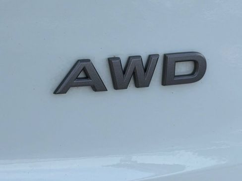 Used 2024 Nissan Rogue S AWD/4WD image 10