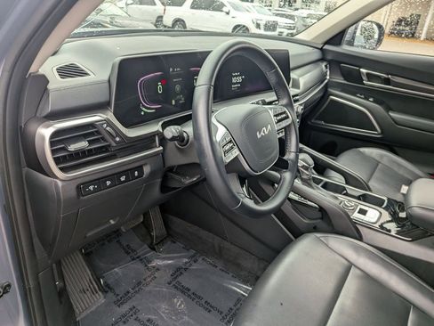 Used 2025 Kia Telluride S image 15