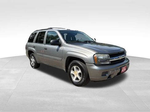Used 2005 Chevrolet TrailBlazer LS w/ LS Preferred Equipment Group AWD/4WD image 1