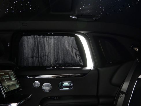 Used 2024 Rolls-Royce Ghost Extended Wheelbase image 32