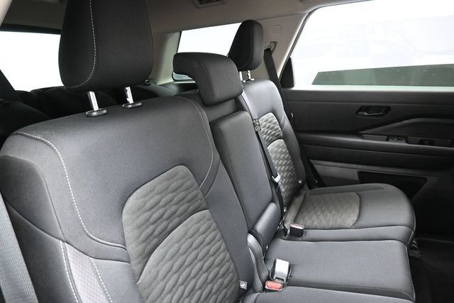 Used 2025 Nissan Pathfinder SV FWD image 28