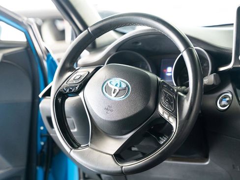 Used 2019 Toyota C-HR XLE image 14