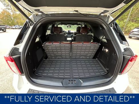 Used 2020 Ford Explorer Platinum w/ Premium Technology Package image 12