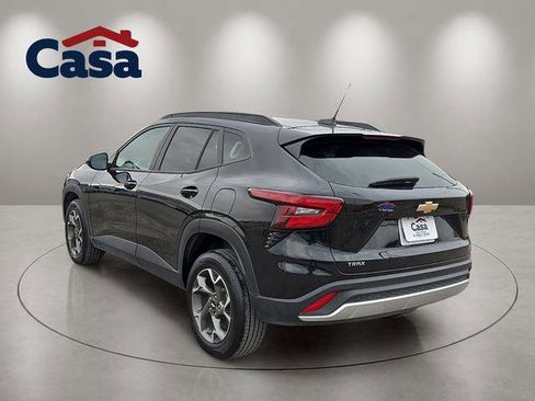 Used 2025 Chevrolet Trax LT w/ Driver Confidence Package FWD image 4