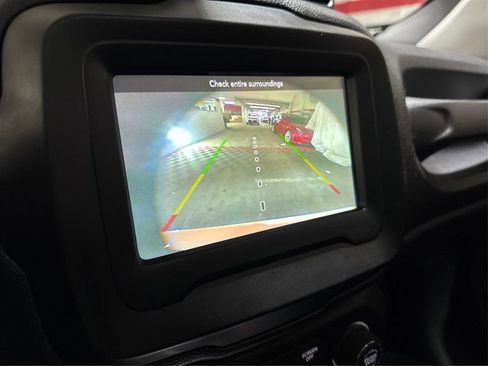 Used 2018 Jeep Renegade Limited image 33