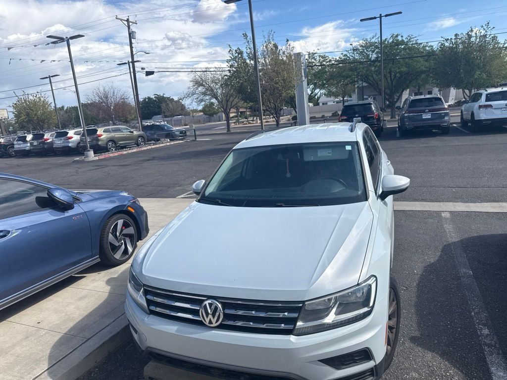 Used 2018 Volkswagen Tiguan SE AWD/4WD image 2