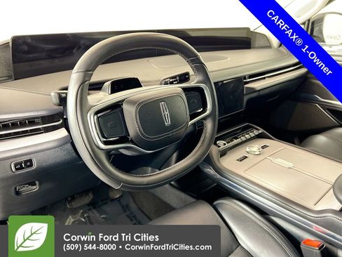 Used 2025 Lincoln Navigator L Reserve image 3
