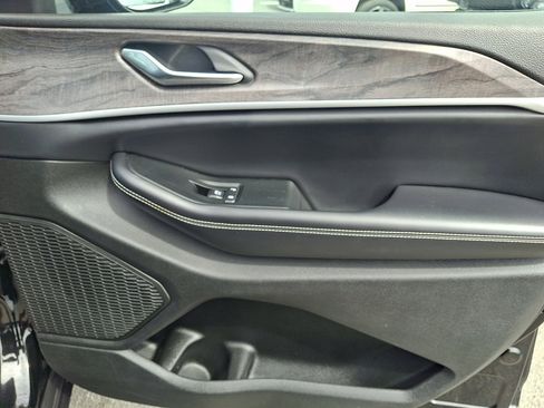 Used 2024 Jeep Grand Cherokee L Limited image 10