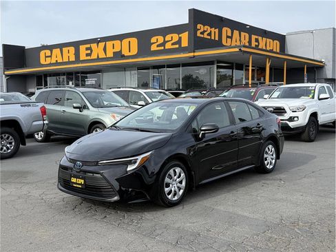 Used 2023 Toyota Corolla LE FWD image 28