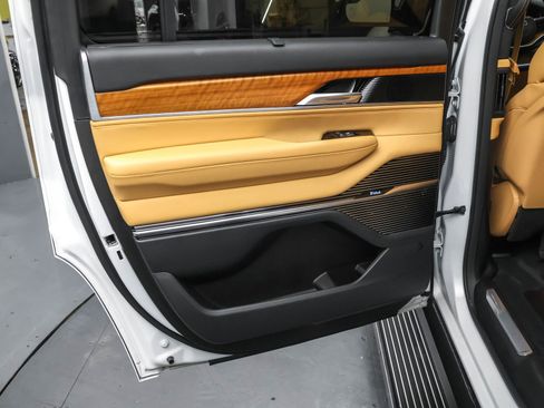 Used 2024 Jeep Grand Wagoneer Series III w/ Rear Seat Video Group 1 AWD/4WD image 29