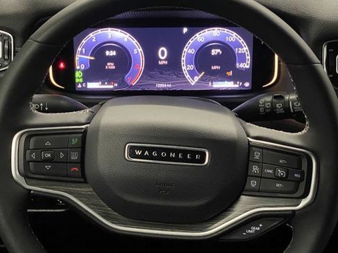 Used 2023 Jeep Wagoneer L Series III w/ Preferred Equipment Group image 17