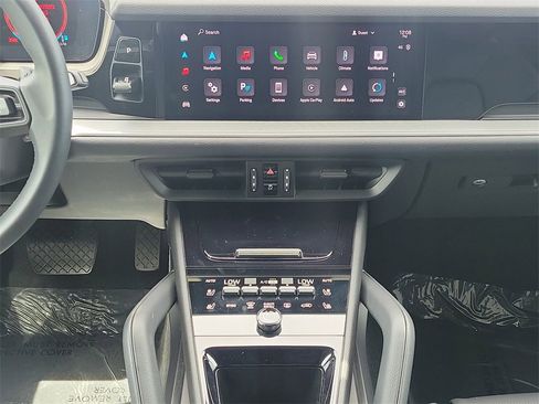 Used 2025 Porsche Cayenne image 21