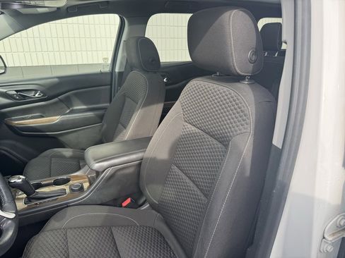 Used 2018 GMC Acadia SLE image 8