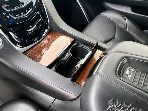 Used 2018 Cadillac Escalade Luxury AWD/4WD image 16