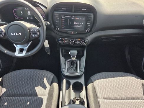 Used 2023 Kia Soul LX w/ LX Technology Package image 15