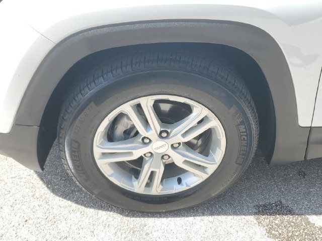 Used 2023 GMC Terrain SLE w/ Driver Convenience Package FWD image 11