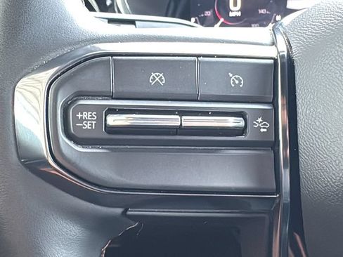 Used 2025 GMC Canyon AT4 w/ Technology Plus Package AWD/4WD image 13