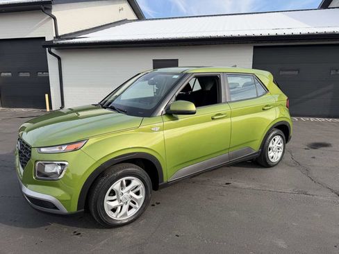 Used 2021 Hyundai Venue SE image 2