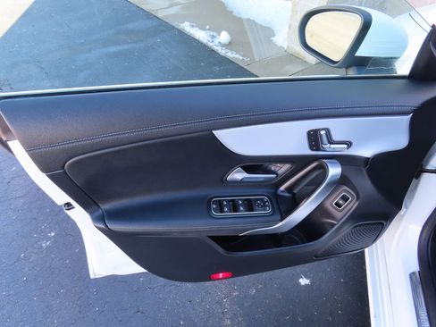 Used 2025 Mercedes-Benz CLA 250 4MATIC image 25