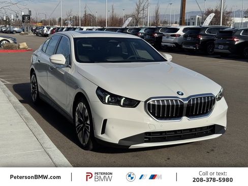 New 2026 BMW 530i xDrive w/ Premium Package image 9