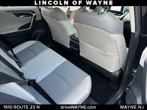 Used 2019 Toyota RAV4 Limited w/ Carpet Mat Package AWD/4WD image 18