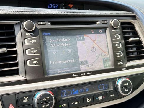 Used 2019 Toyota Highlander XLE AWD/4WD image 22