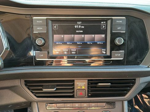 Used 2019 Volkswagen Jetta FWD image 33