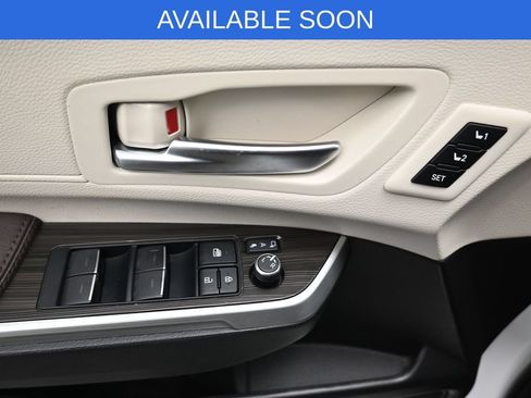 Used 2024 Toyota Sienna Platinum AWD/4WD image 11