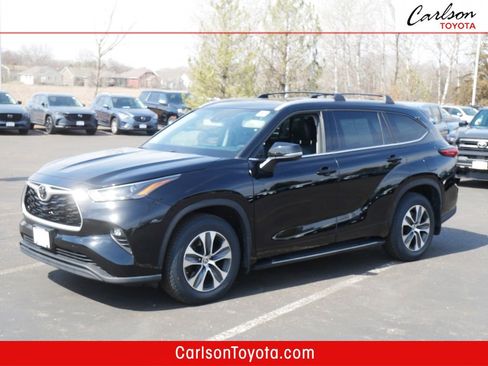 Used 2022 Toyota Highlander XLE image 1