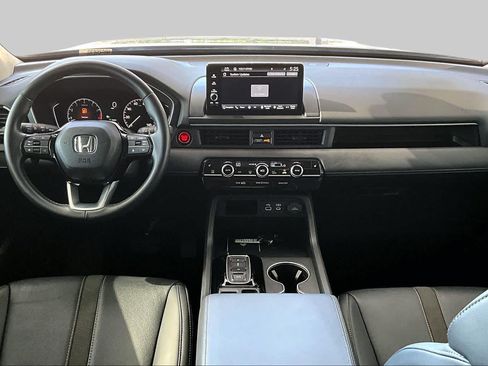 Used 2025 Honda Pilot Touring image 16