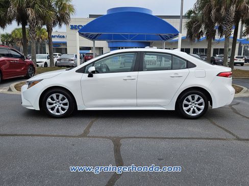 Used 2024 Toyota Corolla LE image 2