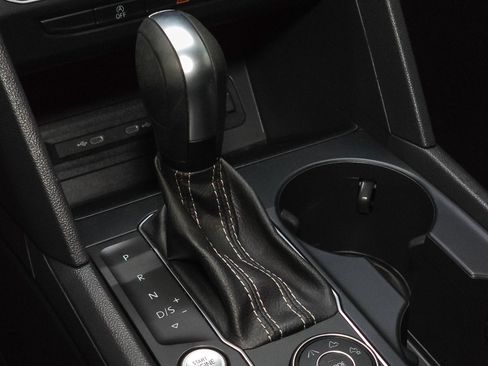 Used 2021 Volkswagen Atlas SE image 37