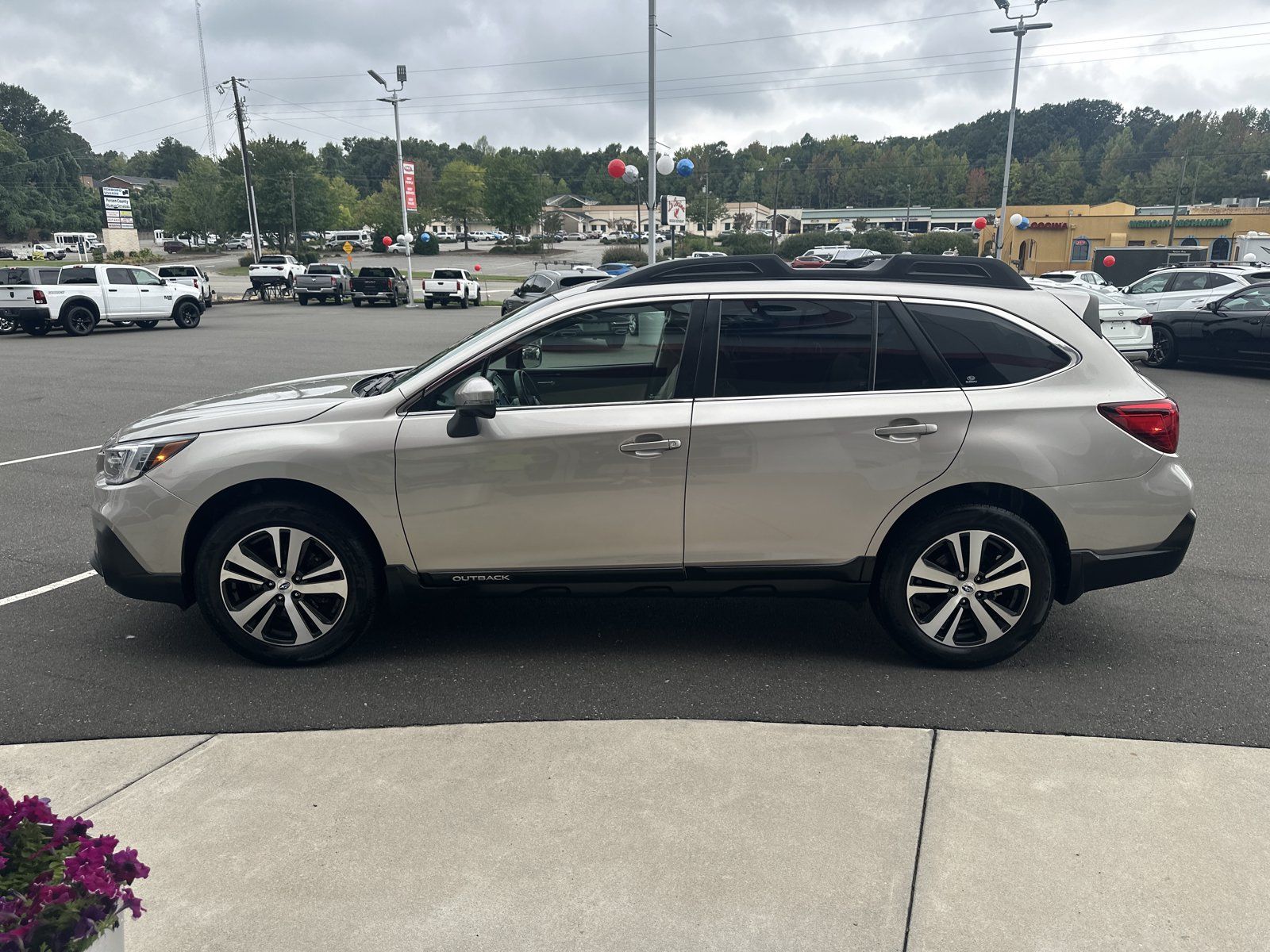 Used 2018 Subaru Outback 2.5i Limited AWD/4WD image 5