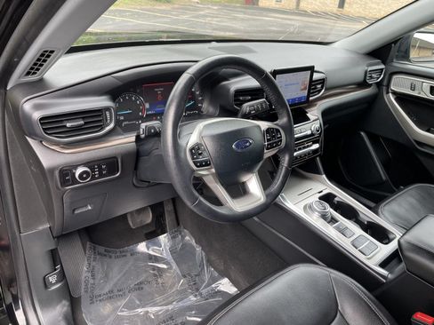 Used 2023 Ford Explorer Limited w/ Equipment Group 301A RWD image 14