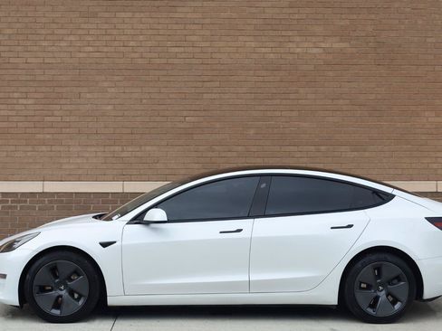 Used 2023 Tesla Model 3 Standard Range RWD image 2