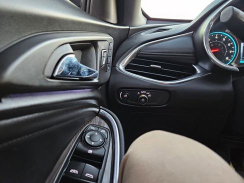 Used 2018 Chevrolet Malibu Premier image 11