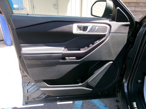 Used 2020 Ford Explorer XLT AWD/4WD image 15