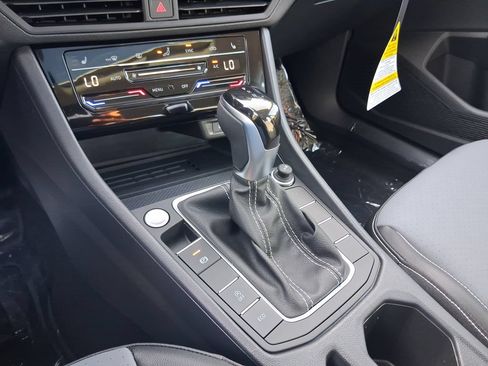 New 2026 Volkswagen Jetta SE FWD image 10