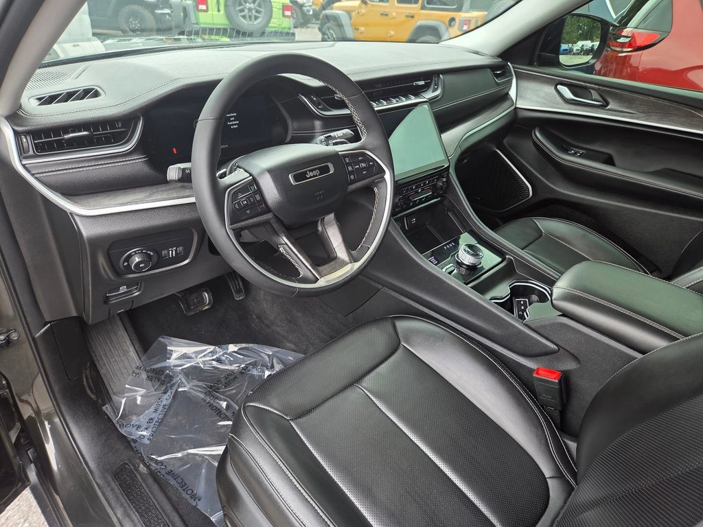 Used 2023 Jeep Grand Cherokee L Limited w/ Luxury Tech Group II AWD/4WD image 11