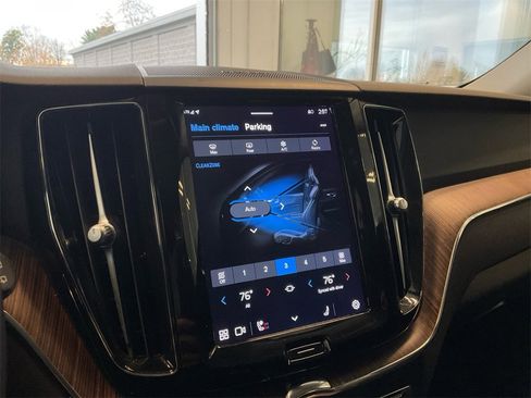 Certified 2023 Volvo XC60 B5 Plus w/ Protection Package Premier image 22