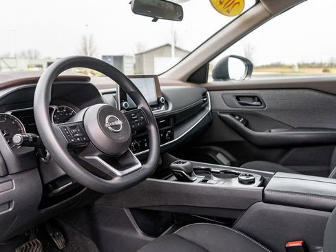 Used 2023 Nissan Rogue S AWD/4WD image 18