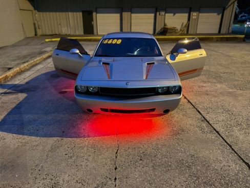 Used 2010 Dodge Challenger SE RWD image 14