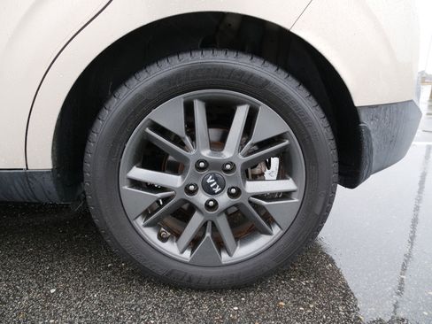 Used 2020 Kia Soul EX image 12