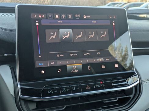 New 2026 Jeep Compass Limited image 18