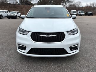 Used 2023 Chrysler Pacifica Touring-L video 2