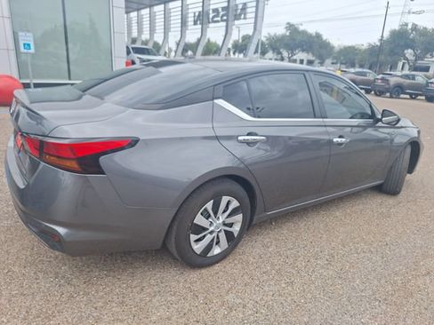 Used 2025 Nissan Altima 2.5 S FWD image 8