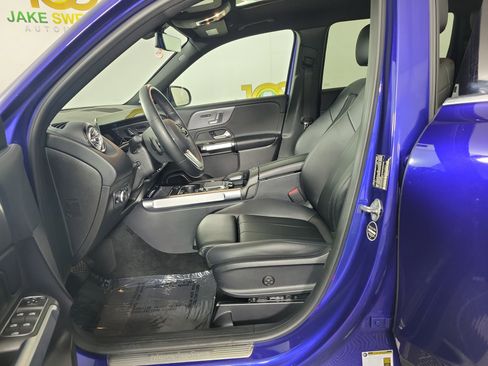 Used 2021 Mercedes-Benz GLB 250 4MATIC w/ Premium Package image 9