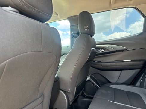 Used 2025 Chevrolet TrailBlazer LT AWD/4WD image 33