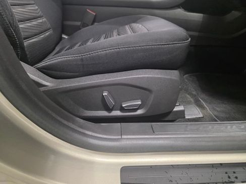 Used 2016 Ford Fusion SE w/ SE Cold Weather Package FWD image 30