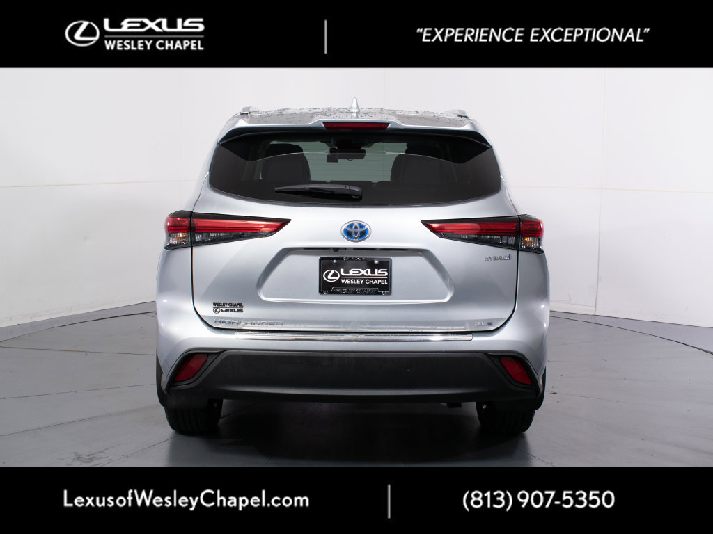 Used 2022 Toyota Highlander XLE AWD/4WD image 5